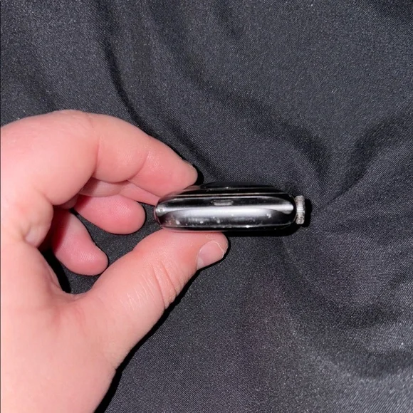 Apple Watch SE 44 MM with GPS and Cellular Capabilities - Picture 4 of 6